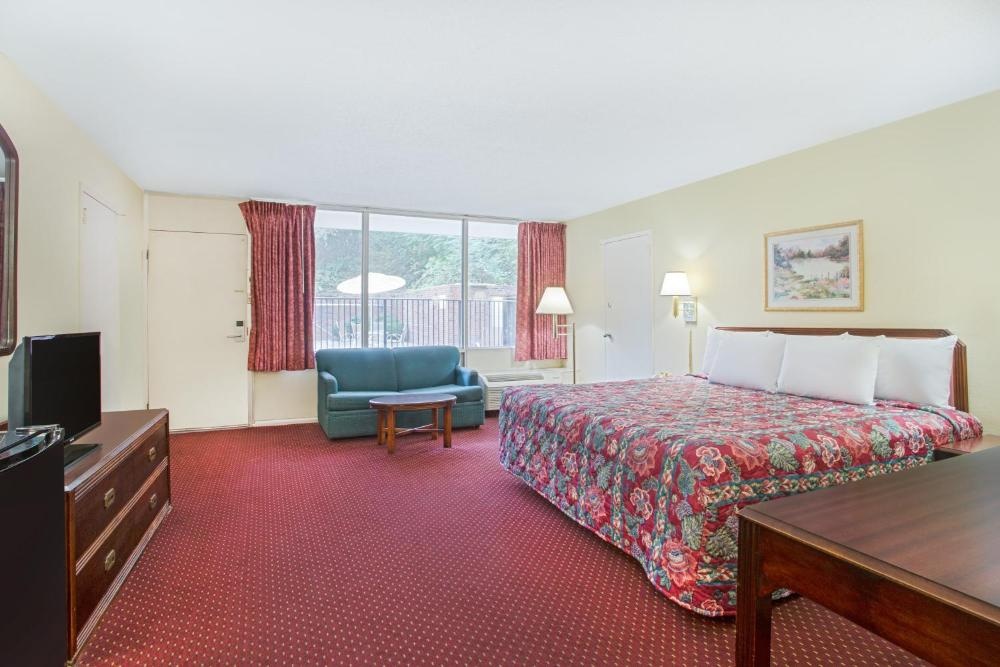 Room image 3