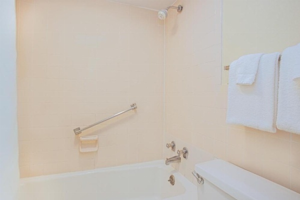 Bristol Parkway inn image 7