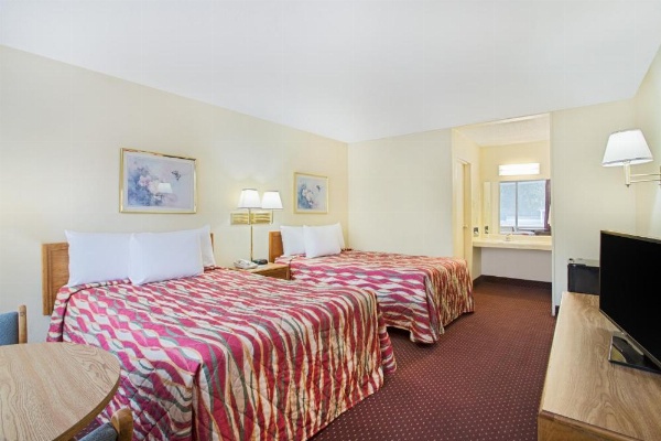 Bristol Parkway inn image 8