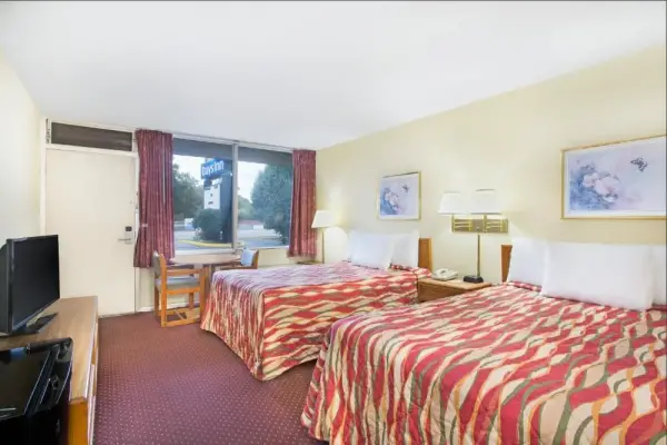 Bristol Parkway inn 9